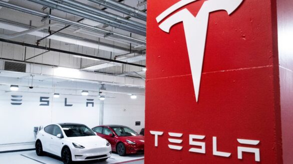 Tesla shuts main showroom in Beijing/Analysis elon musk twitter tesla