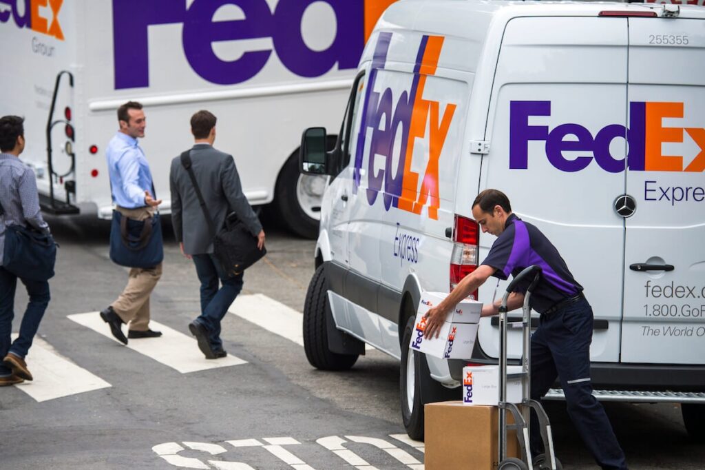 how much do fedex drivers make